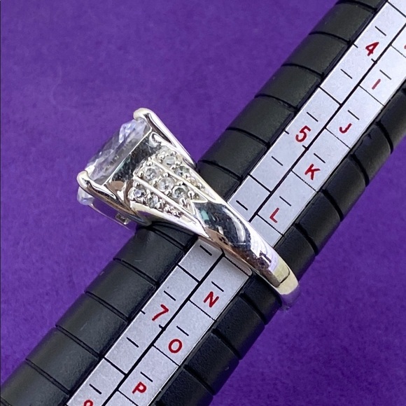 💛 Elegant Silver Big CZ Ring - Picture 4 of 7